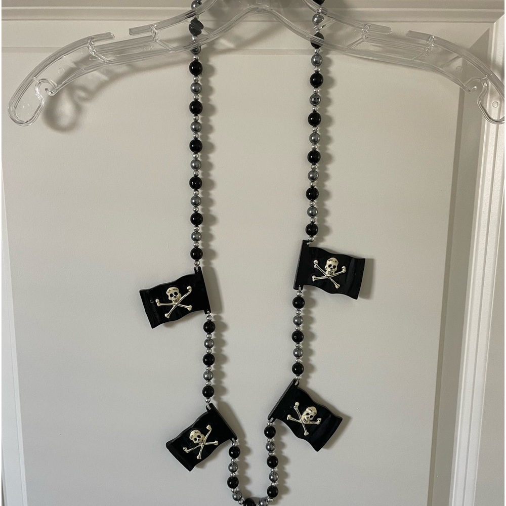 Pirate 🏴‍☠️ costume necklace EUC